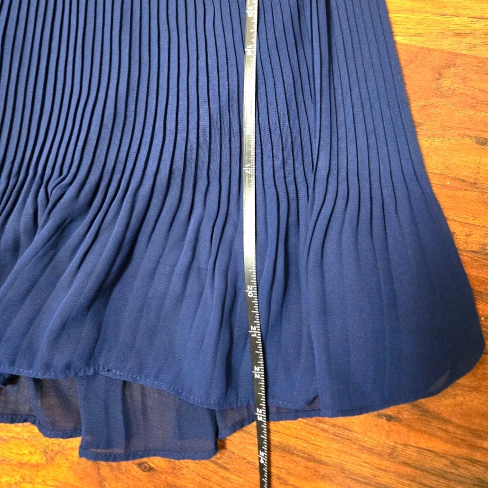 Lauren Conrad Small Navy Blue Pleated Blouse w/ Crochet Peter Pan Collar - Picture 7 of 9
